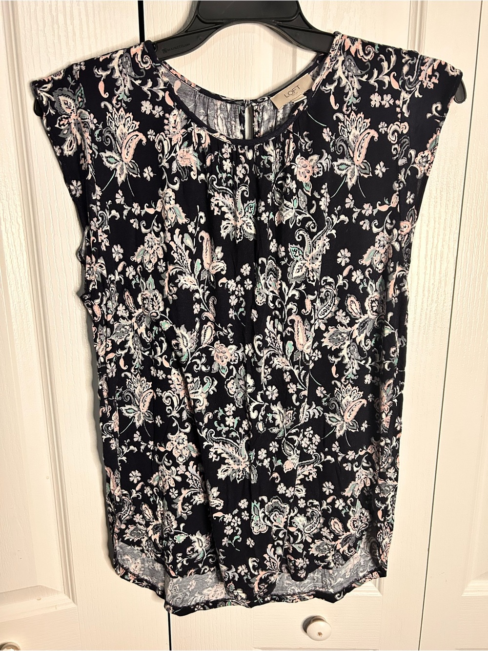 LOFT Women’s Size‎ Large Black Floral Green Pink Cap-Sleeve Top Blouse Rayon